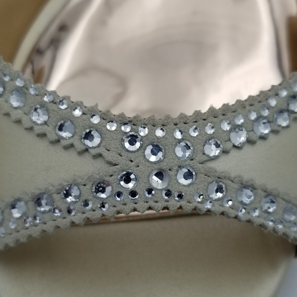 Badgley Mischka Gillian Ankle Strap Open Toe Satin Evening Shoes, Ivory, Size 7 - Picture 4 of 16